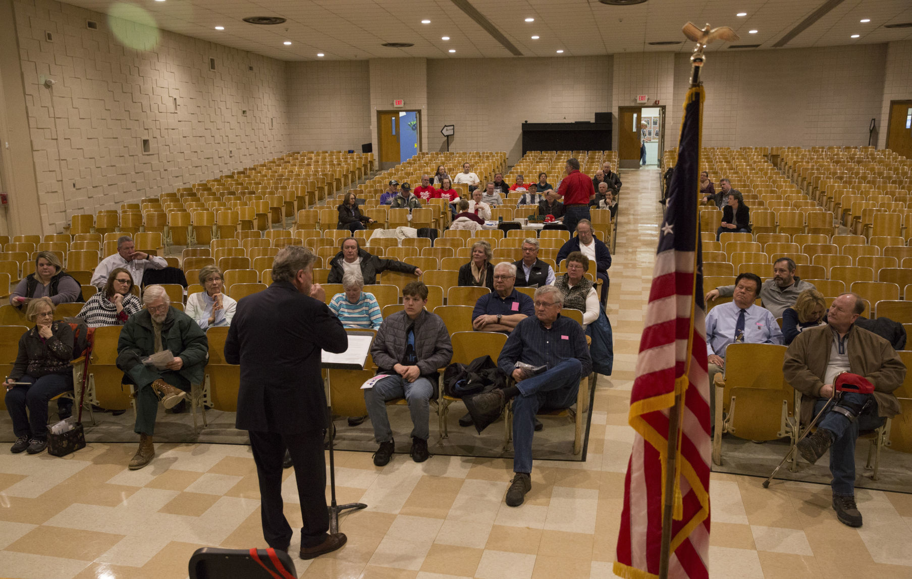 020320kw-iowa-caucus-02